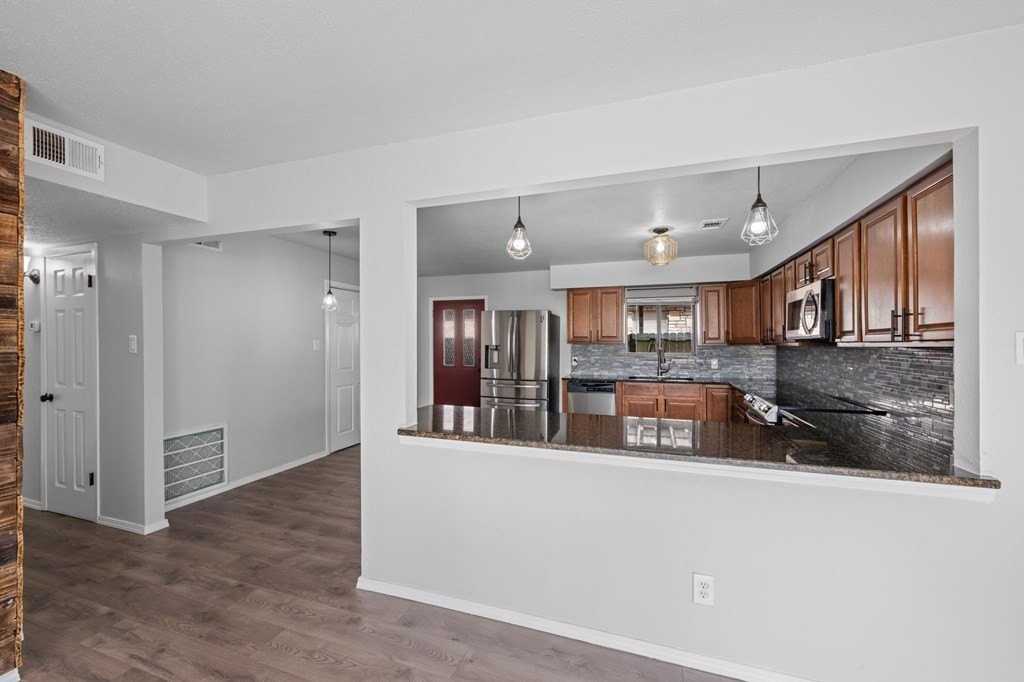 319 Pearl St - Photo 6 of 27