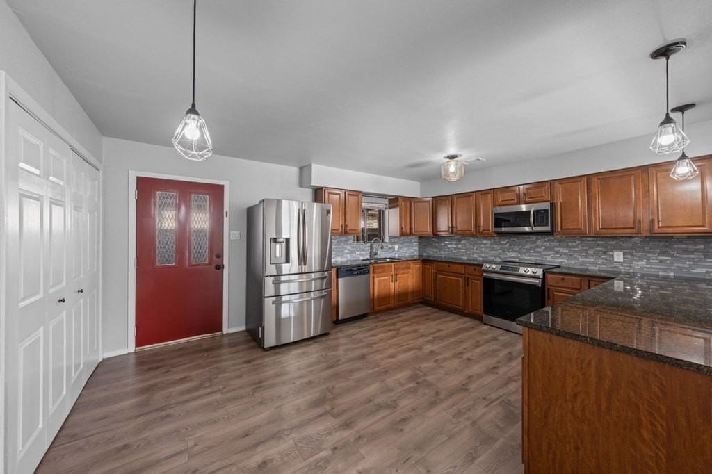 319 Pearl St - Photo 7 of 27