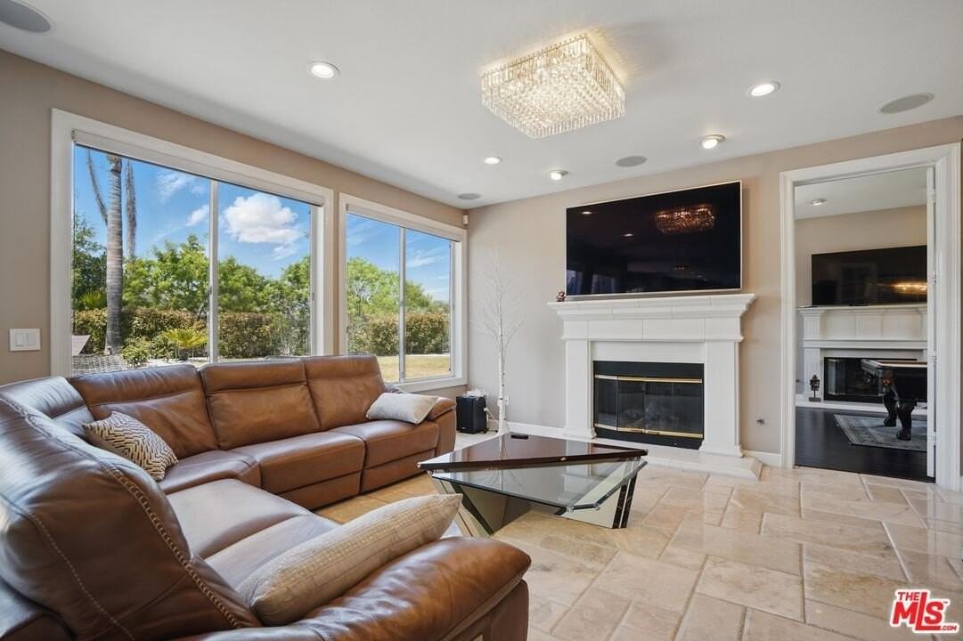 4040 Leighton Point Rd - Photo 7 of 47