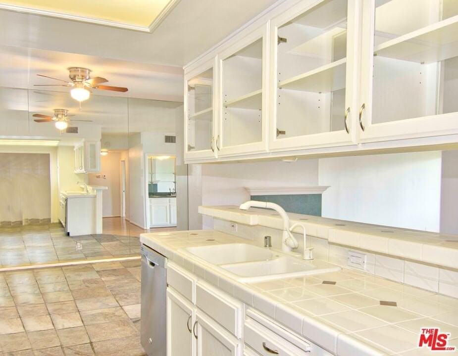 521 Montana Ave Apt 301 #301 - Photo 3 of 12