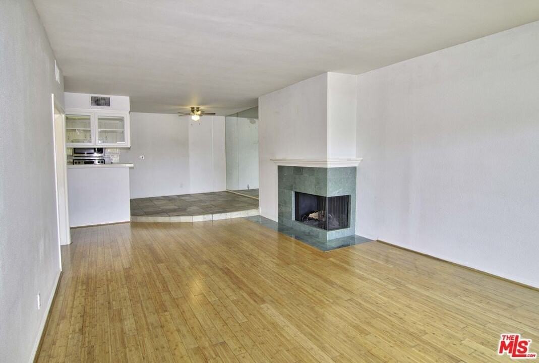 521 Montana Ave Apt 301 #301 - Photo 5 of 12