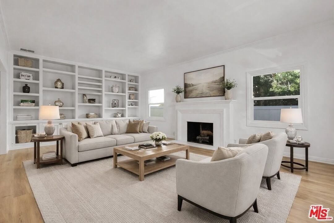 205 S Canon Dr - Photo 4 of 35