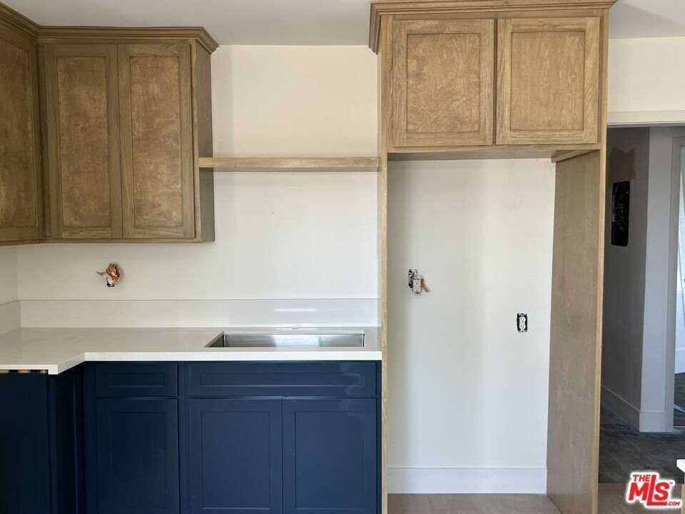 1336 W 37th Dr - Photo 3 of 14