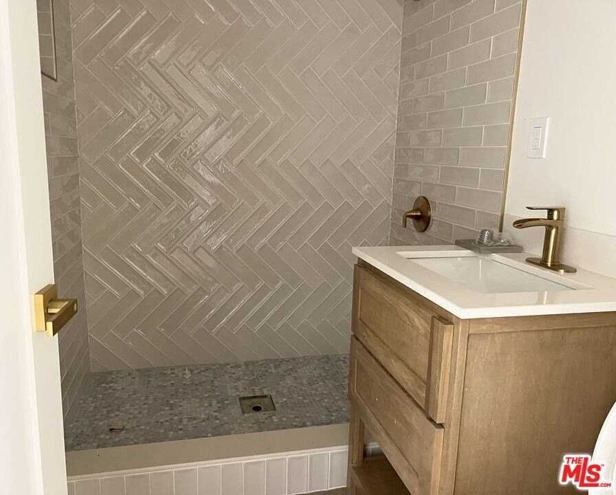 1336 W 37th Dr - Photo 6 of 14