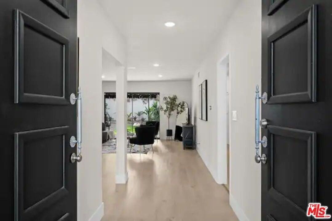 2617 S Beverly Dr - Photo 2 of 24