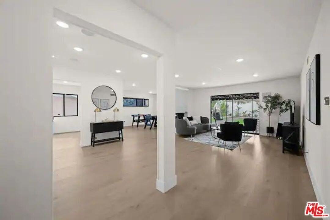 2617 S Beverly Dr - Photo 3 of 24