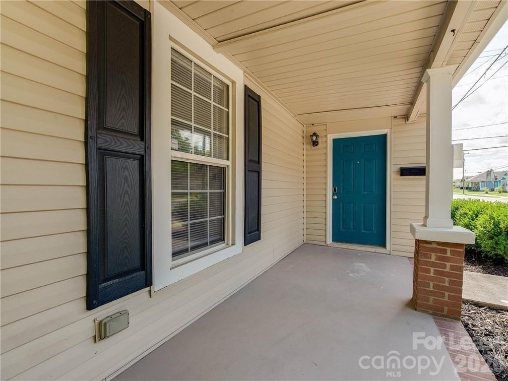 1100 Pegram St - Photo 2 of 44