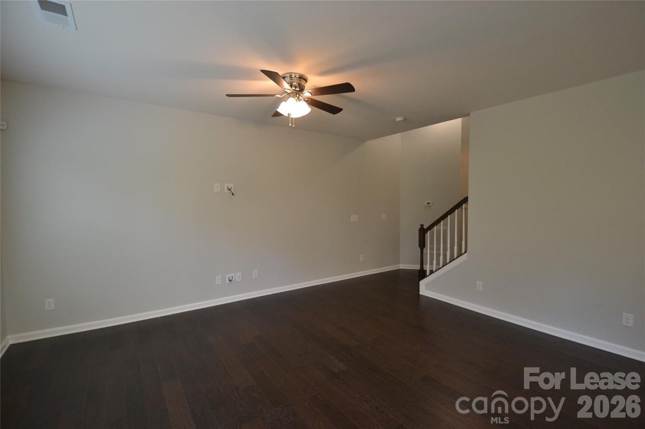 1606 Fleetwood Dr - Photo 4 of 28