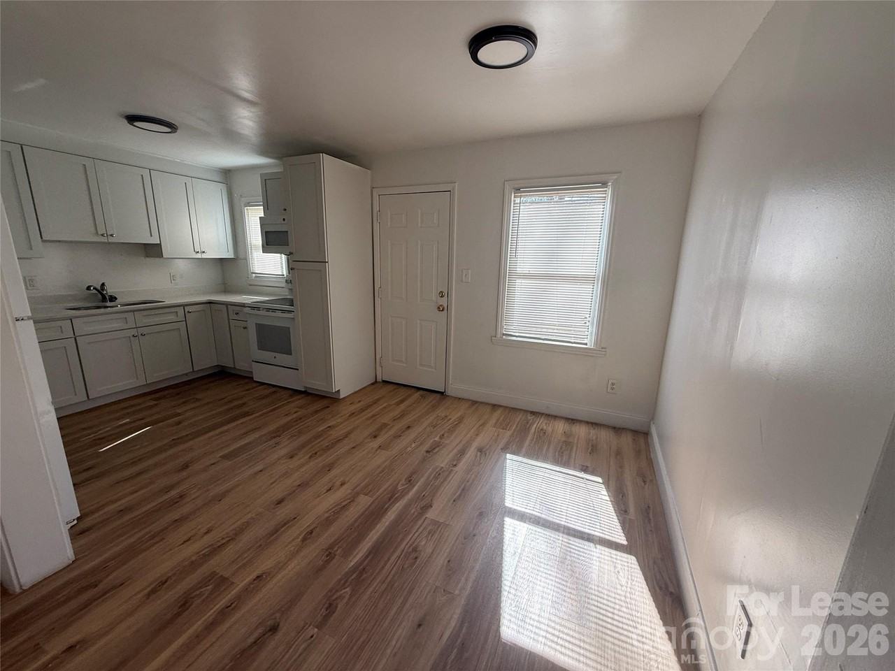 421 Honeywood Ave Apt 5b #B5 - Photo 2 of 11
