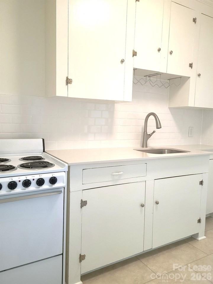 2114 Brandon Cir Apt 1 #1 - Photo 3 of 10