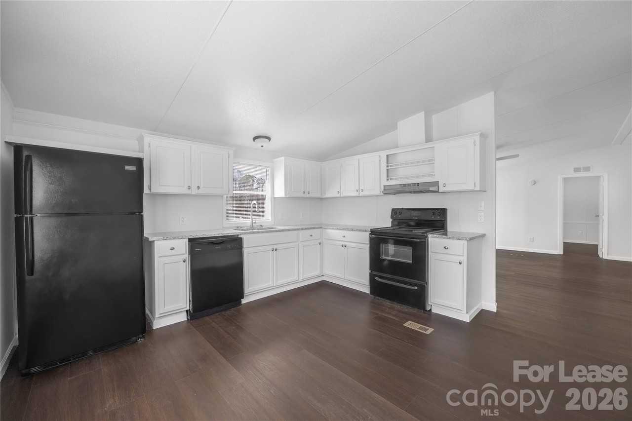 1144 Eulalia Ln - Photo 4 of 32