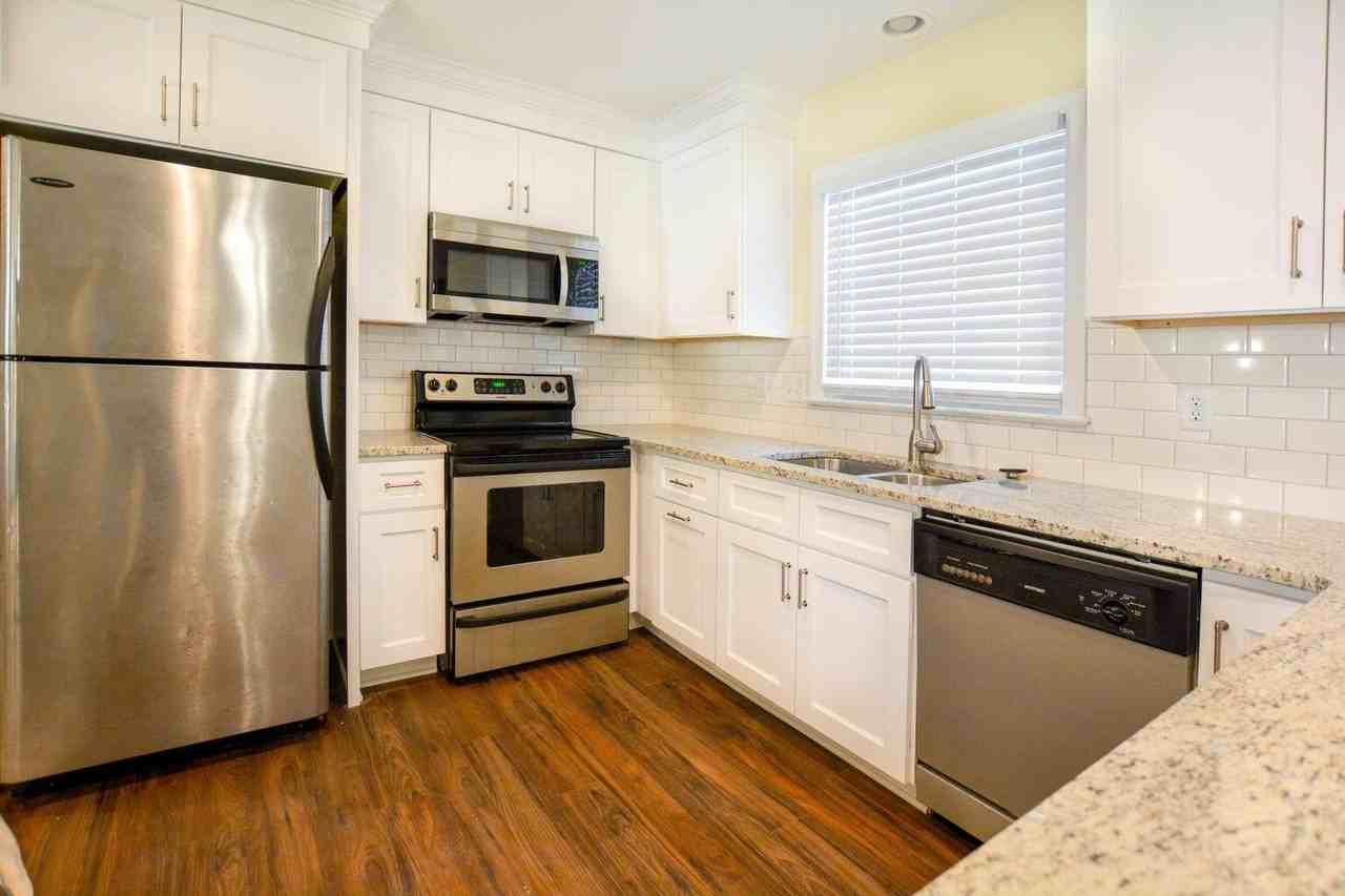 404 Rotherwood Dr - Photo 3 of 23