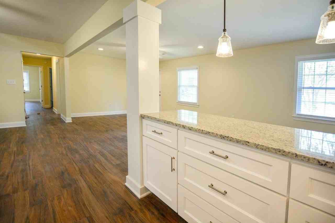 404 Rotherwood Dr - Photo 5 of 23