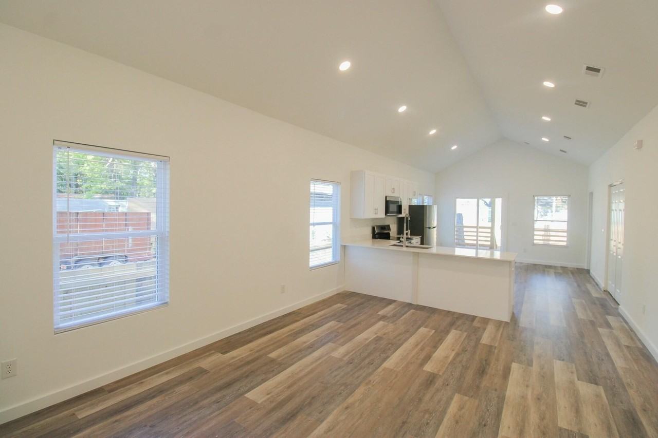 1922 Harper St - Photo 4 of 21