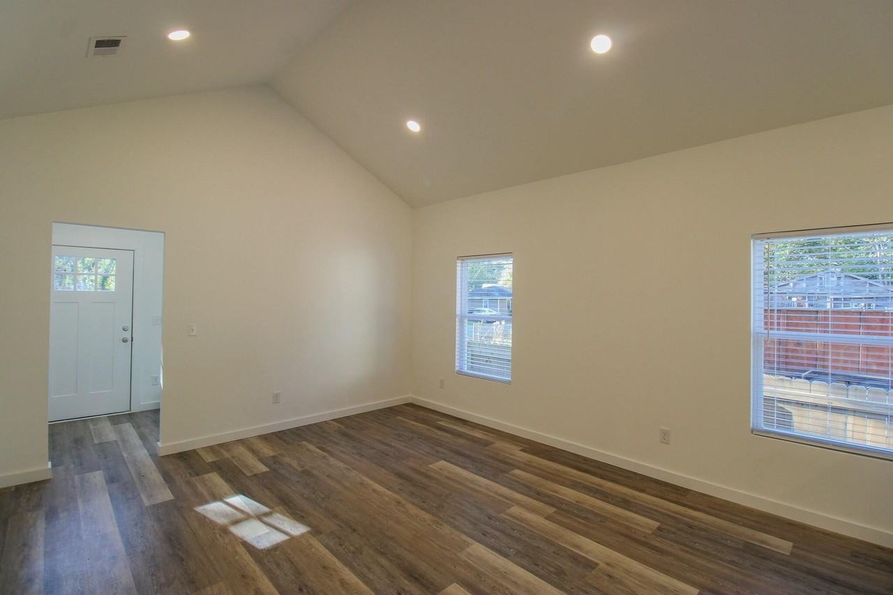 1922 Harper St - Photo 5 of 21