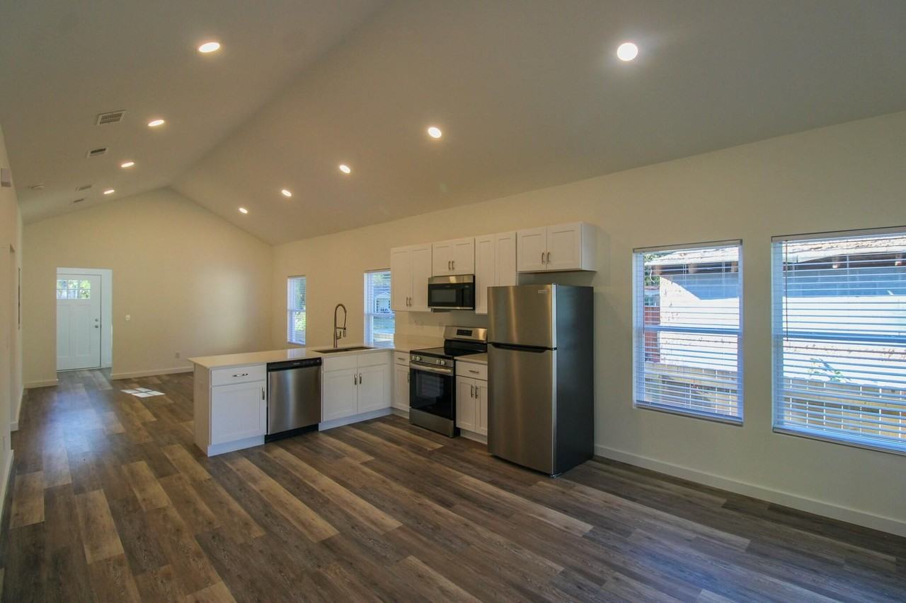 1922 Harper St - Photo 7 of 21