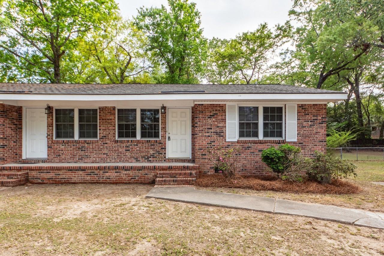 937 Harbor View Rd Apt B #B - Photo 2 of 13