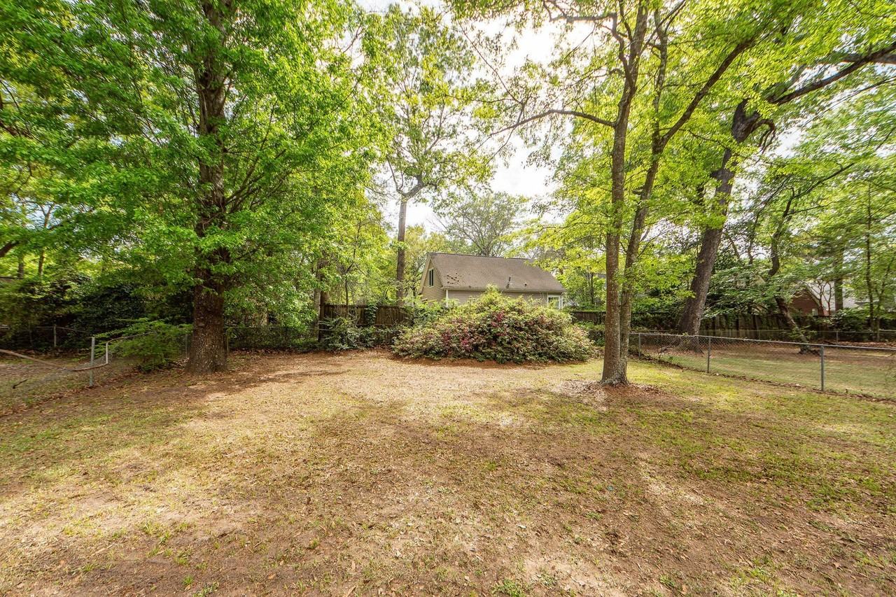 937 Harbor View Rd Apt B #B - Photo 3 of 13