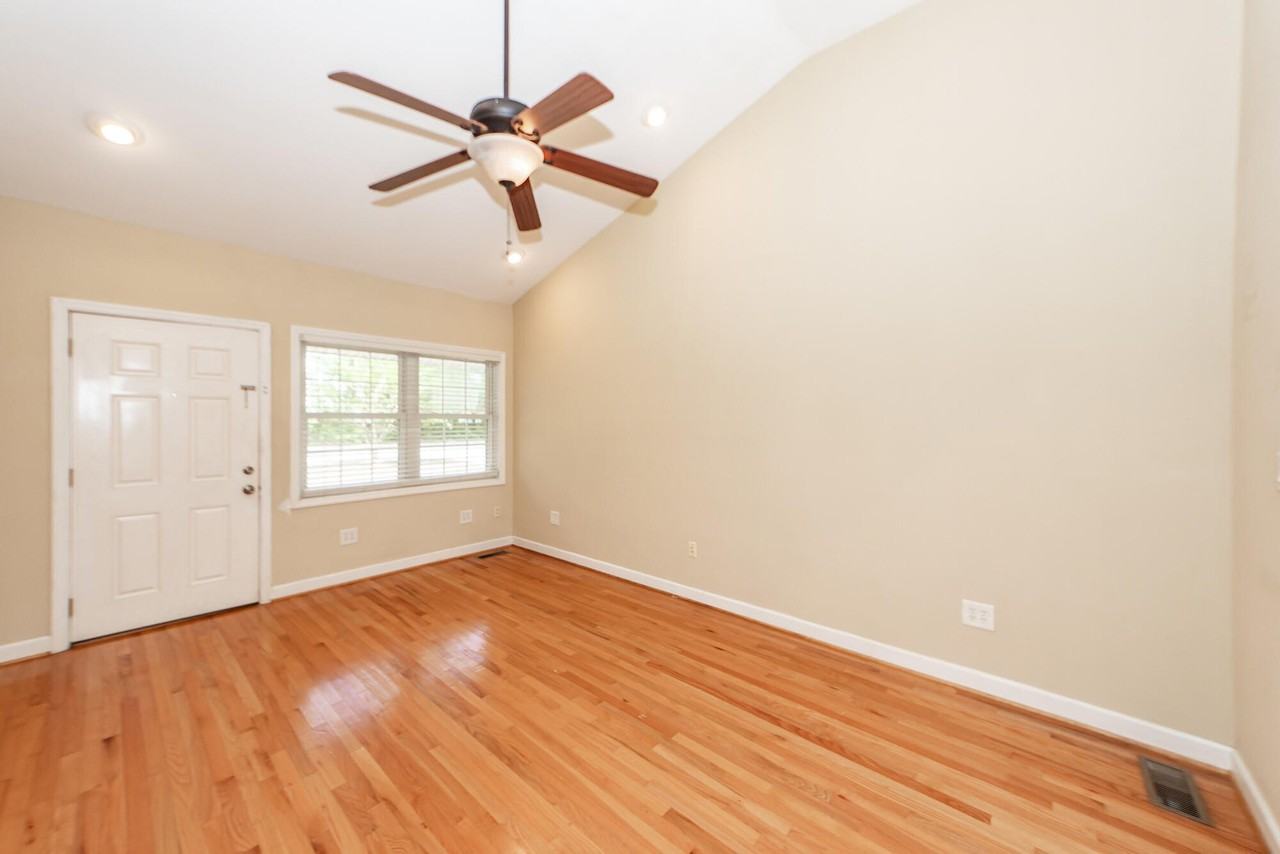 937 Harbor View Rd Apt B #B - Photo 5 of 13