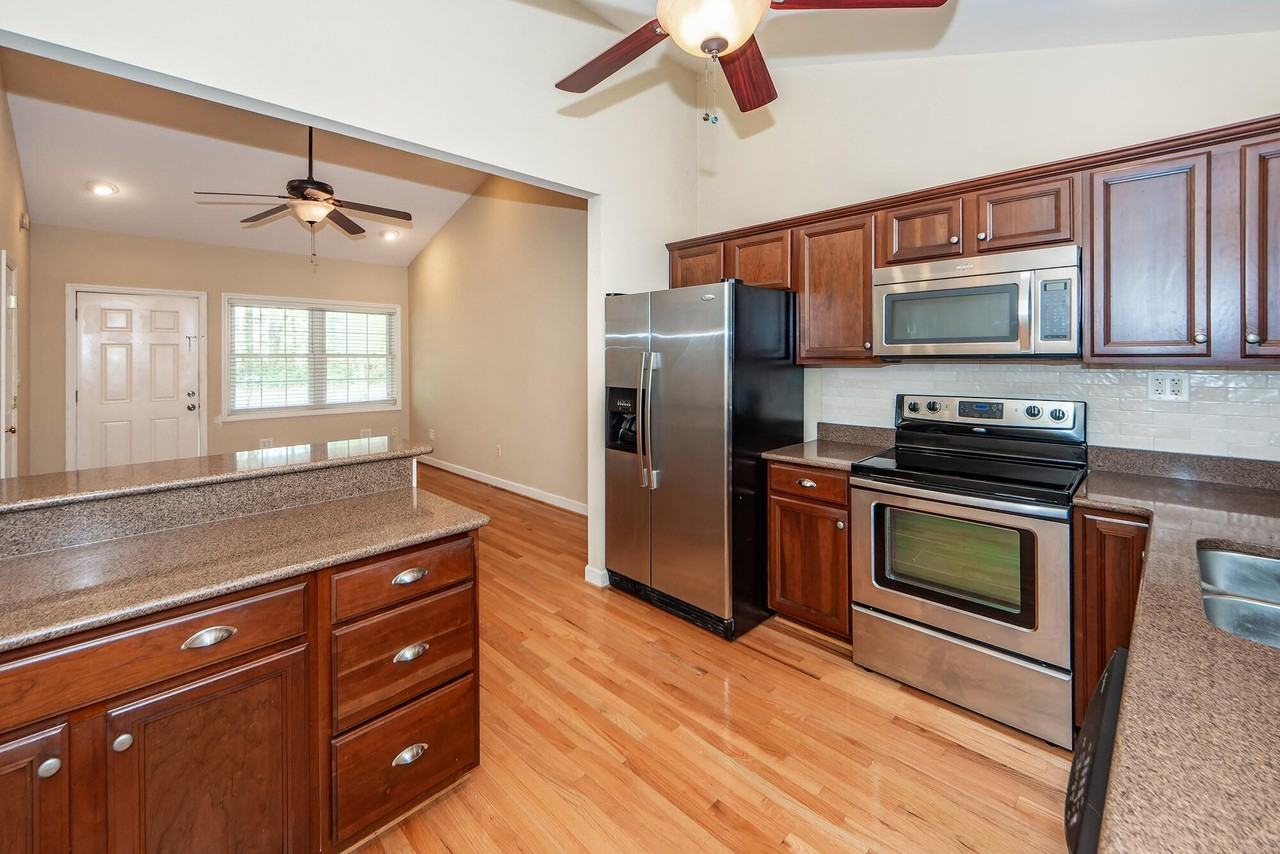 937 Harbor View Rd Apt B #B - Photo 6 of 13