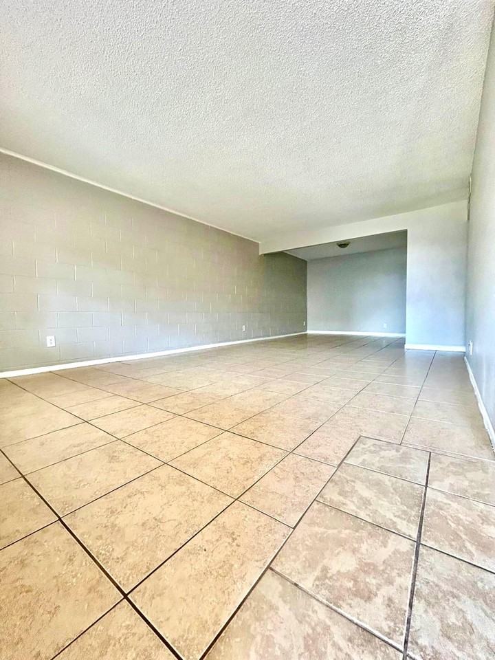 3818 Englewood Cir #3818 - Photo 2 of 18