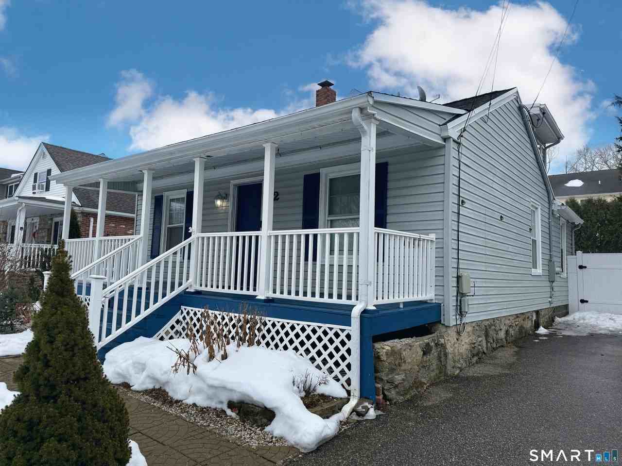 42 Wells Ave - Photo 3 of 23