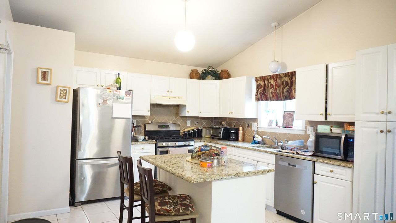 256 Brewster Rd - Photo 4 of 17