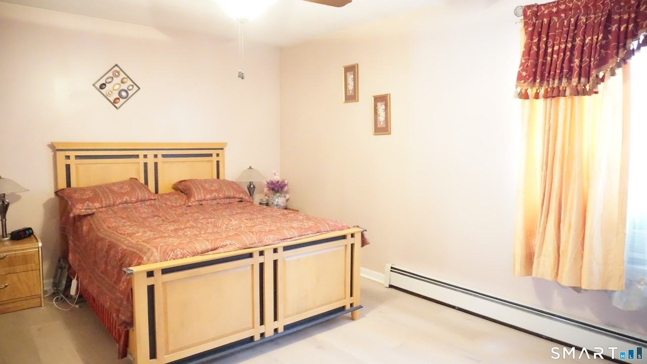 256 Brewster Rd - Photo 5 of 17