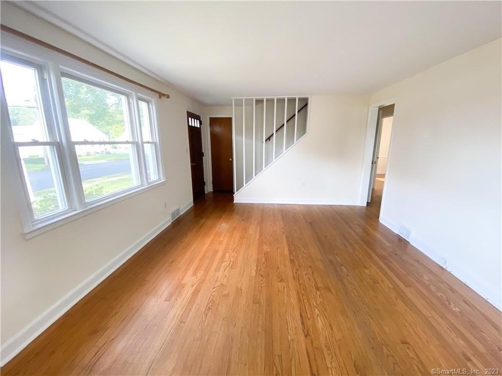 458 Meadowside Rd - Photo 7 of 24