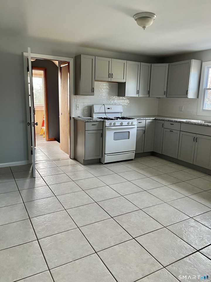 267 Sylvan St - Photo 2 of 10