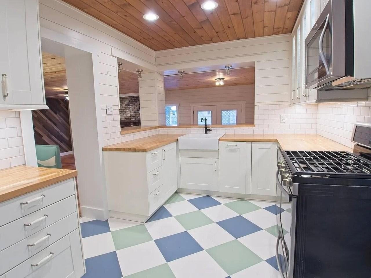 821 N Brett St - Photo 5 of 20