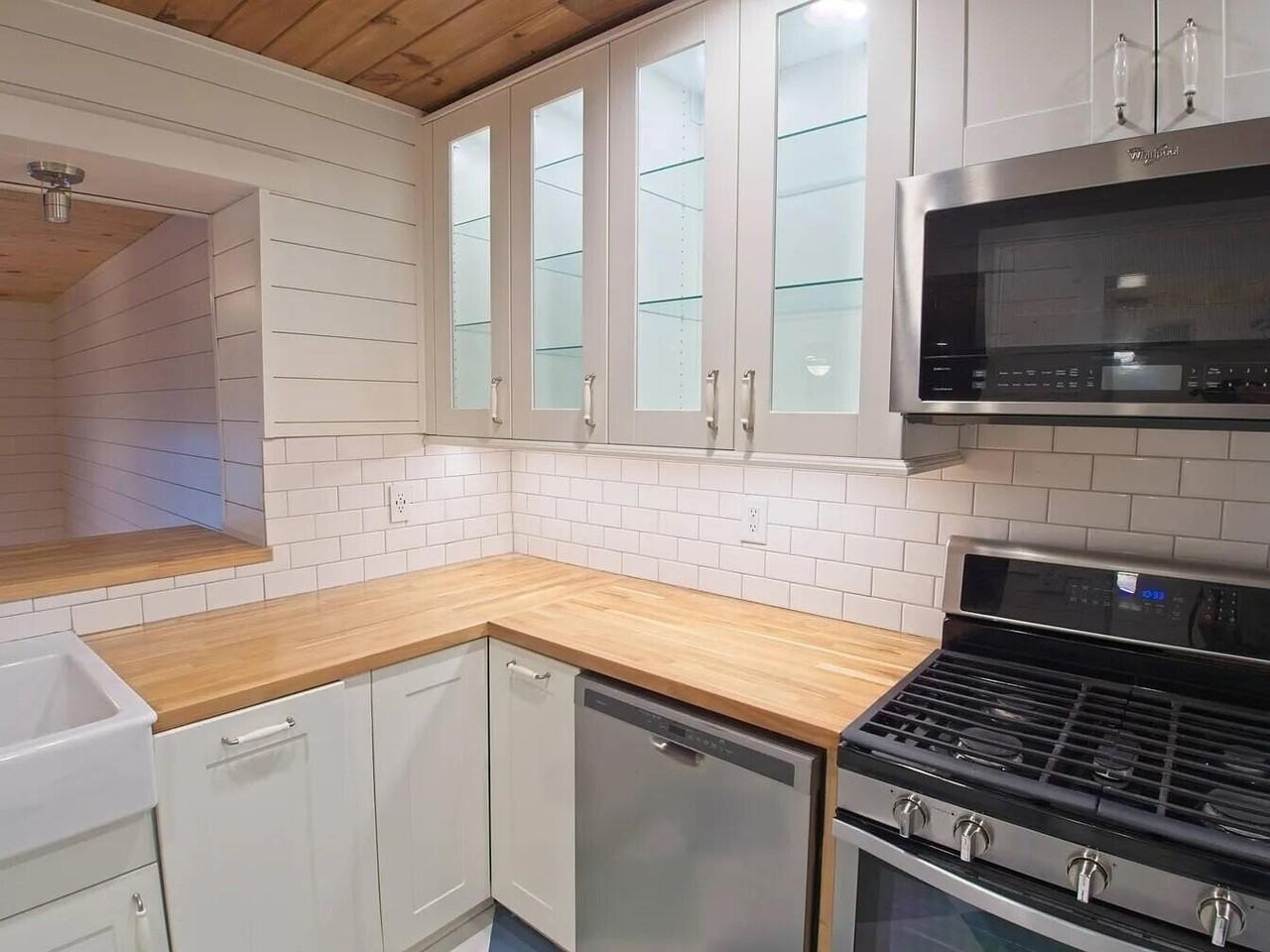 821 N Brett St - Photo 6 of 20