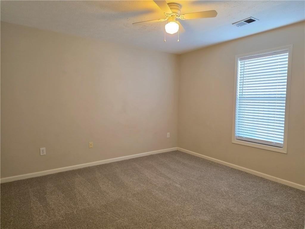 100 Rosehip Ln - Photo 7 of 11