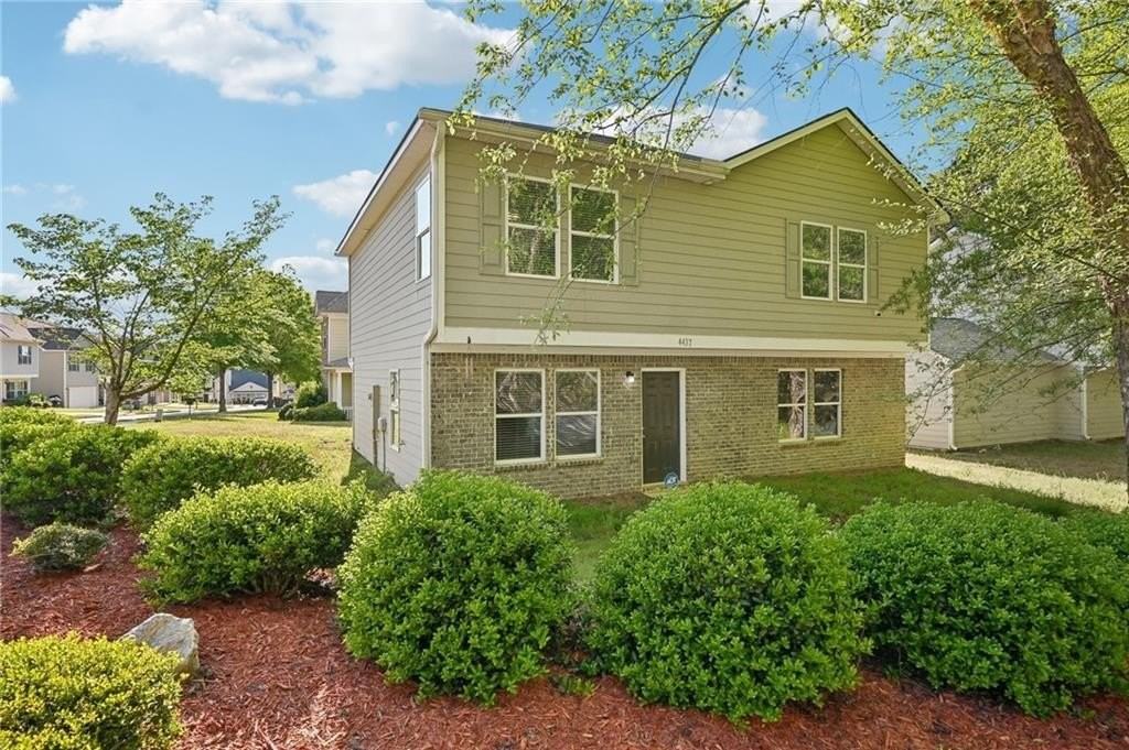 4437 Ben Hill Rd - Photo 2 of 39