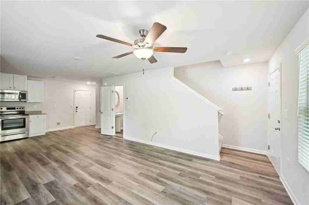 4437 Ben Hill Rd - Photo 4 of 39