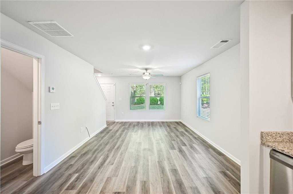 4437 Ben Hill Rd - Photo 5 of 39