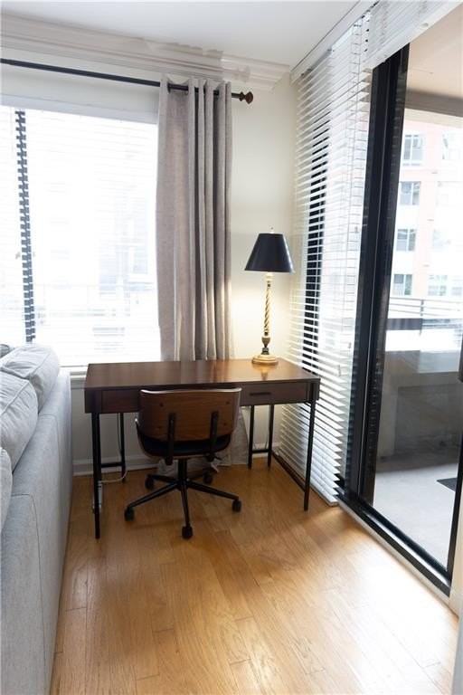 3481 Lakeside Dr Ne Apt 605 #605 - Photo 4 of 50