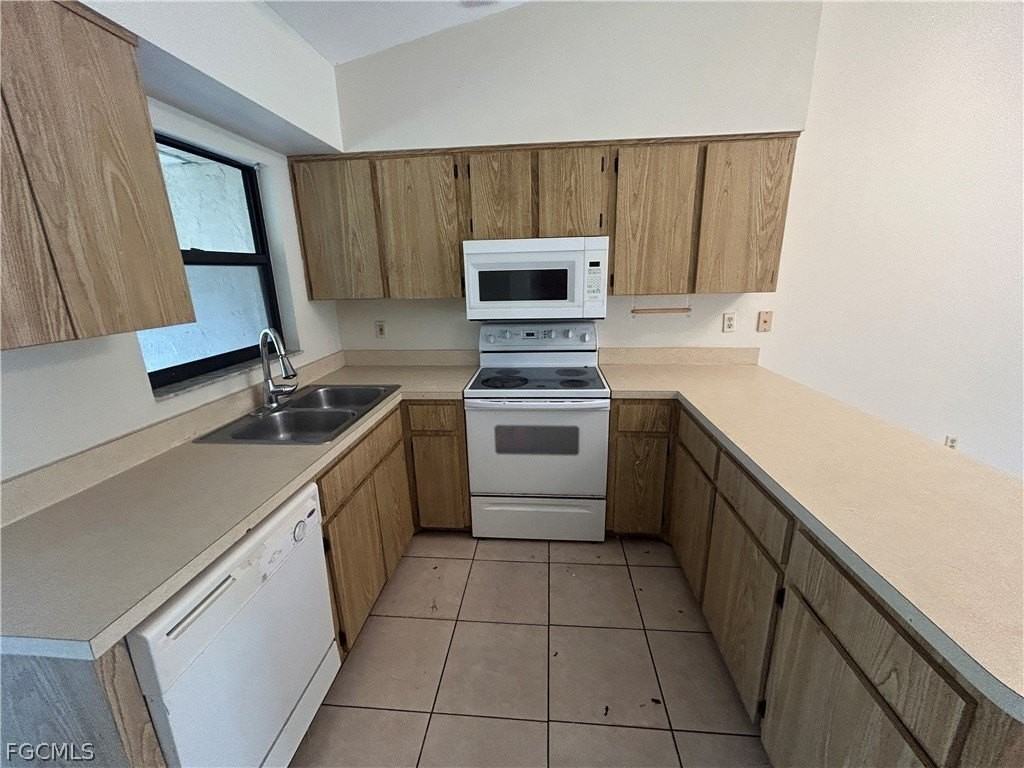 17380 W Carnegie Cir Unit 382 #382 - Photo 4 of 14