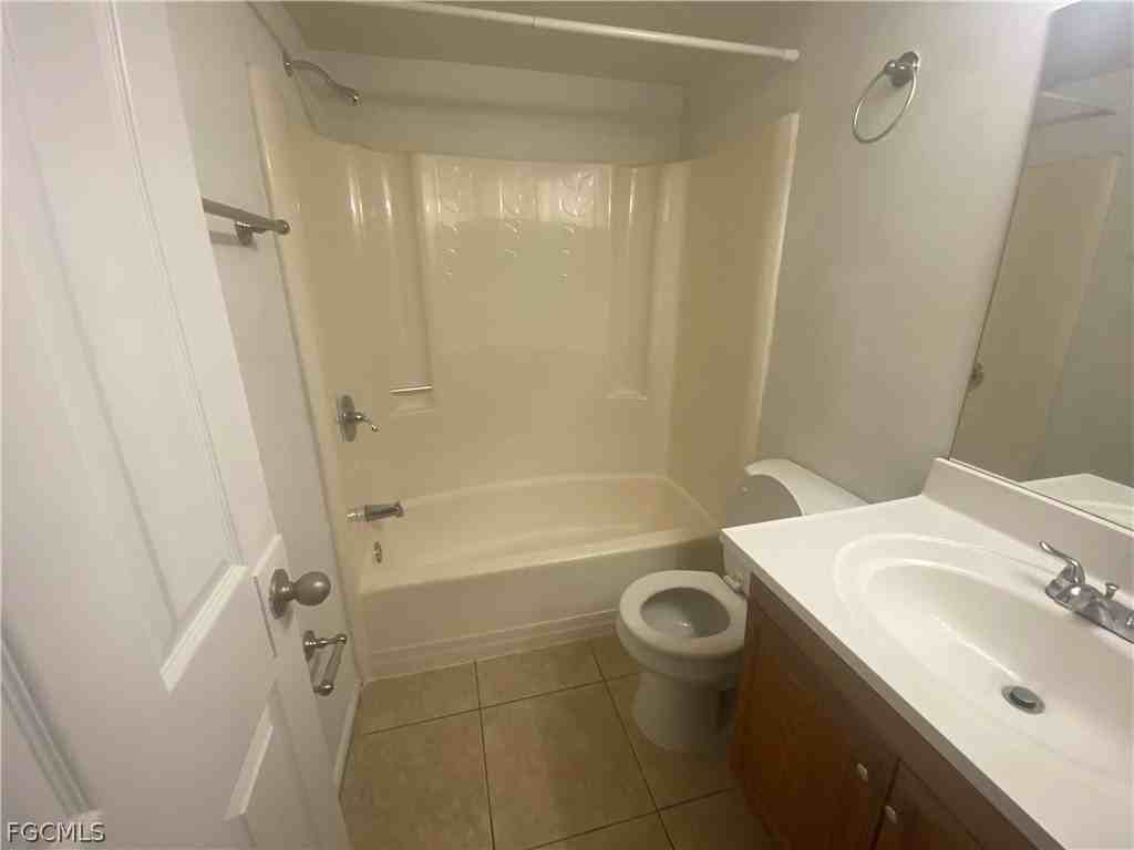 2670 Park Windsor Dr Apt 405 #405 - Photo 3 of 8