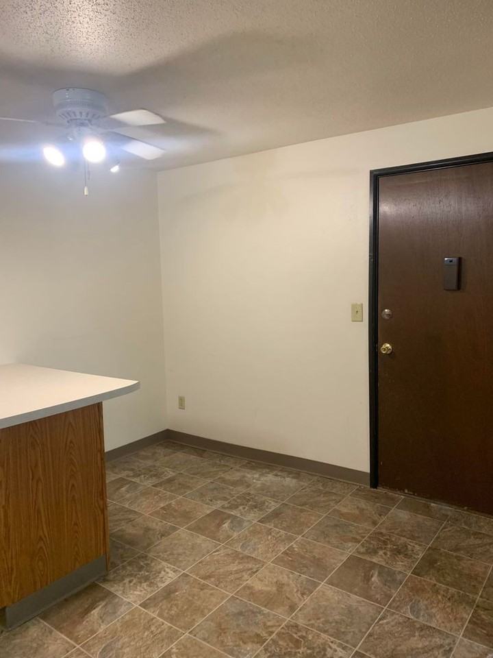 Ivy Gardens - Photo 2 of 28