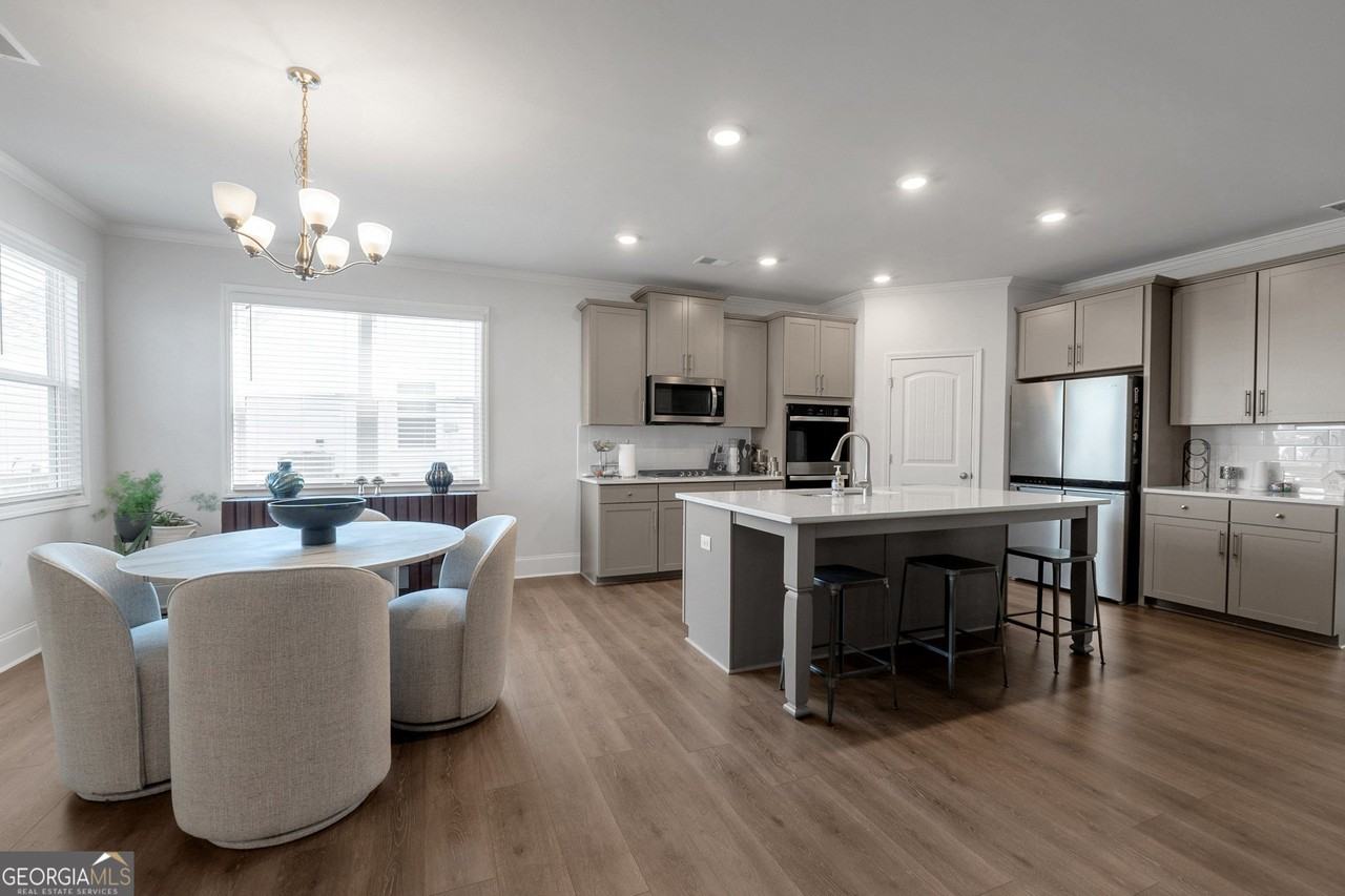 9913 Stretford Rd - Photo 3 of 28