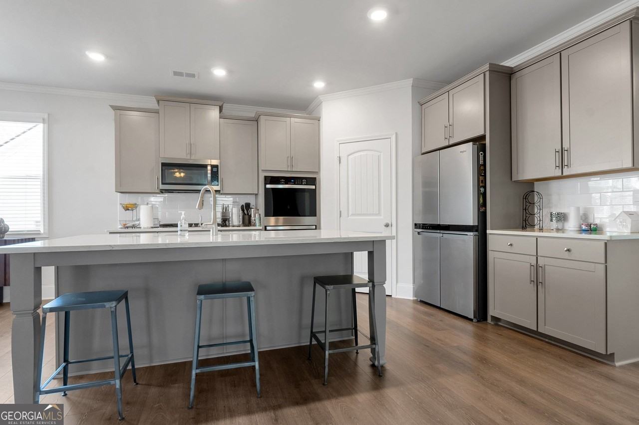 9913 Stretford Rd - Photo 4 of 28