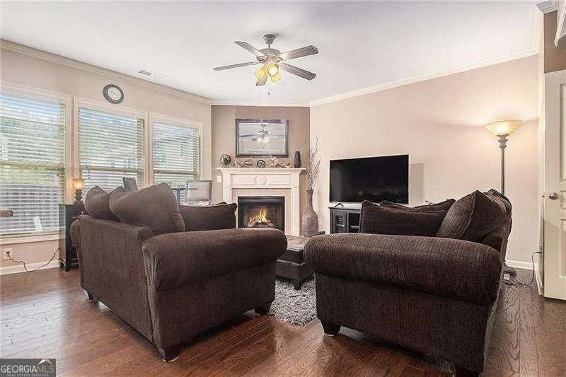 2530 Thackery Ct - Photo 3 of 16