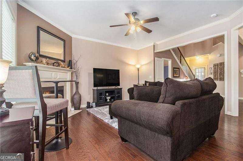 2530 Thackery Ct - Photo 4 of 16