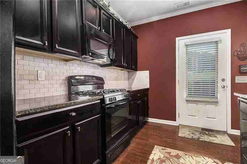 2530 Thackery Ct - Photo 6 of 16