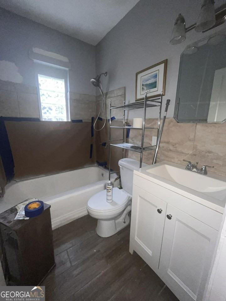 1067 Boulevard - Photo 6 of 7