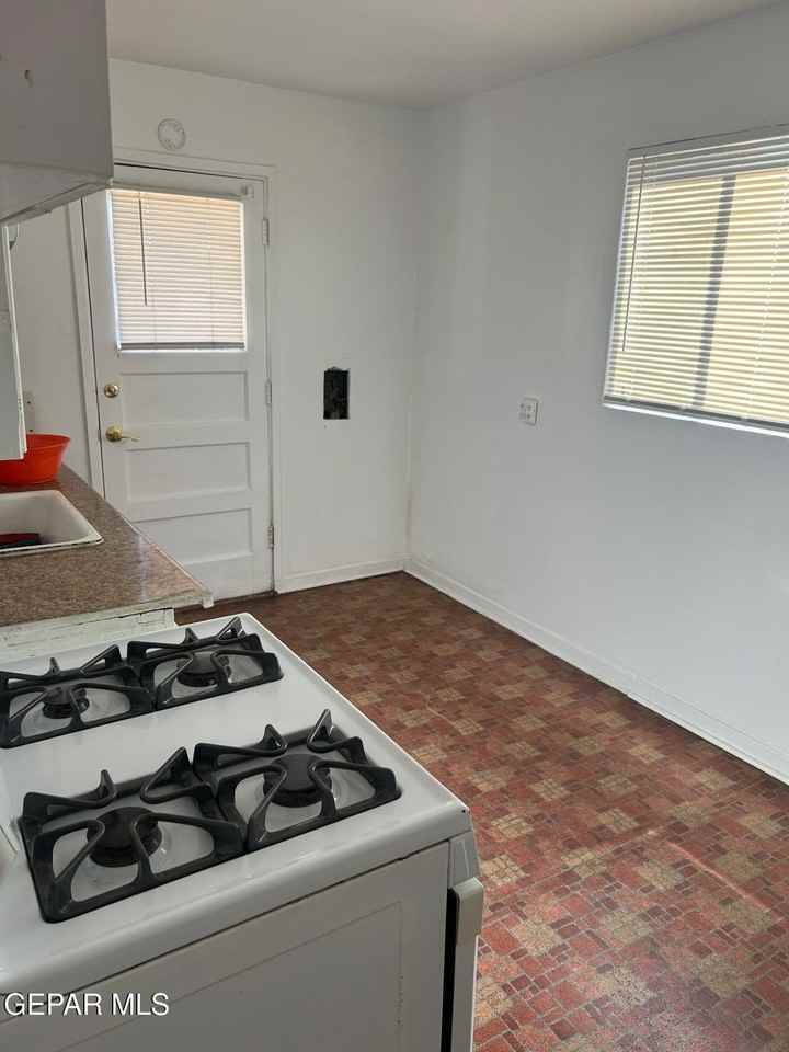 557 Bataan Cir - Photo 7 of 23