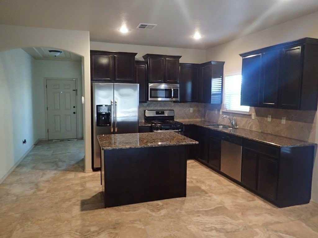 13836 Hollywood Dr - Photo 6 of 26