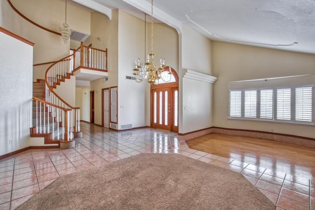 6912 Crown Ridge Dr - Photo 3 of 32