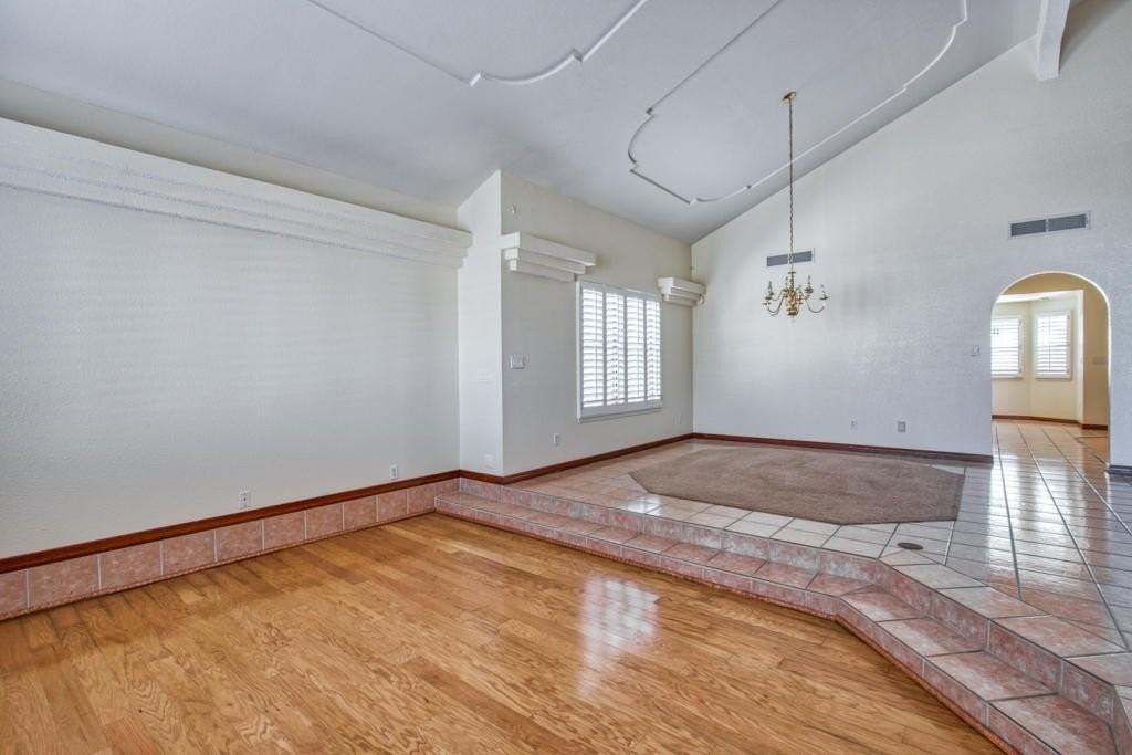 6912 Crown Ridge Dr - Photo 6 of 32